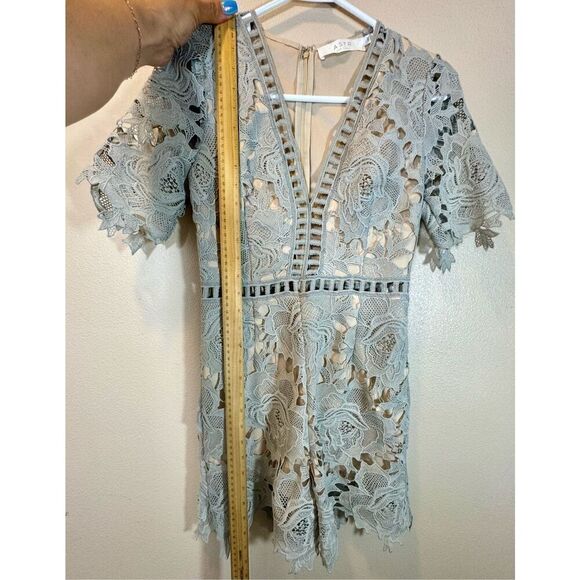 ASTR The Label Short Sleeve V-Neck Lace Short Romper Women's XS - Picture 7 of 10